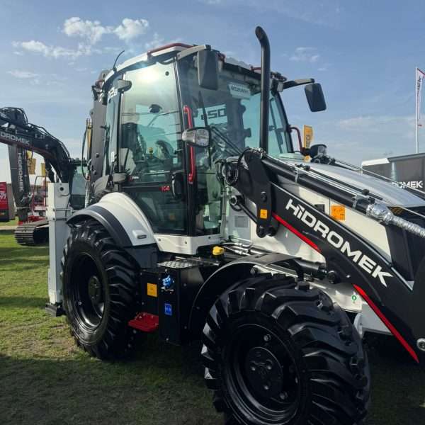 Truck Smart - Professional plant and machinery cleaning across the UK, including regular cleans, deep cleans and on-site cleaning for construction, agricultural and industrial equipment.