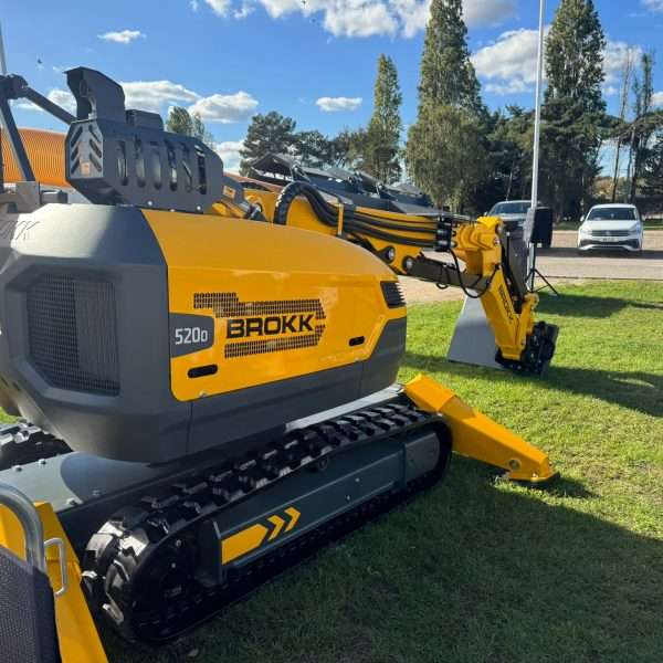 Truck Smart - Professional plant and machinery cleaning across the UK, including regular cleans, deep cleans and on-site cleaning for construction, agricultural and industrial equipment.